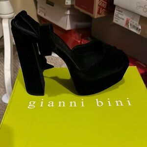 Gianni Bini Black Velvet Platform Heels
